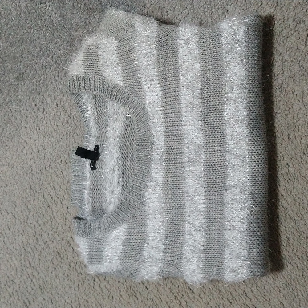 FANG Sweater - Picture 14 of 14